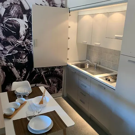 Ampio Monolocale - 4 Ospiti Con Garage Nei Dintorni A Pagamento Apartment *